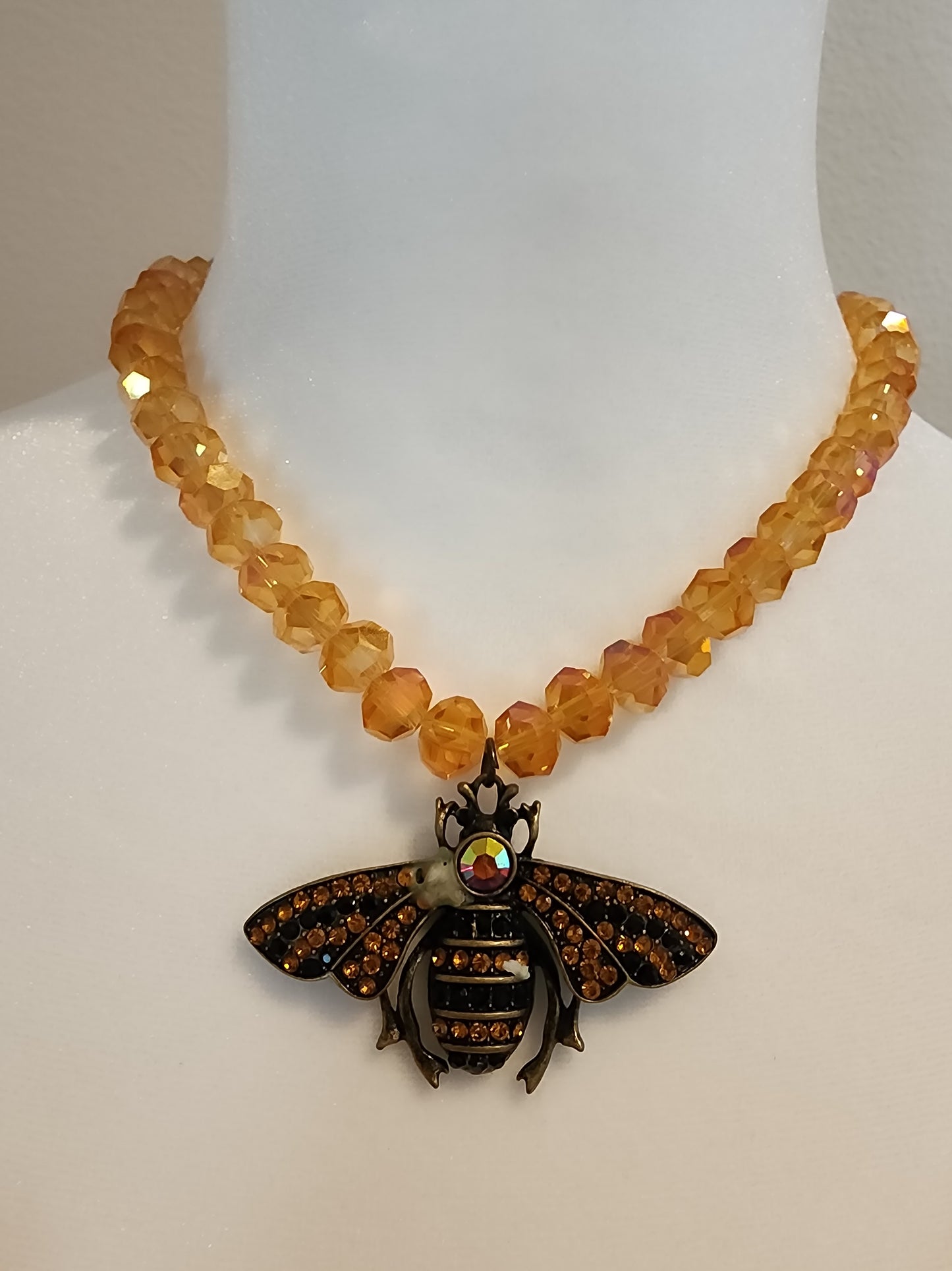 Necklace Bee